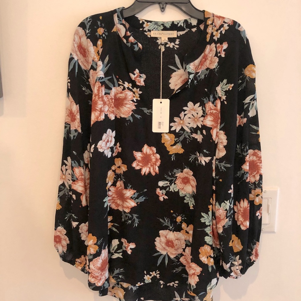 (NWT) Women’s grade & gather floral blouse